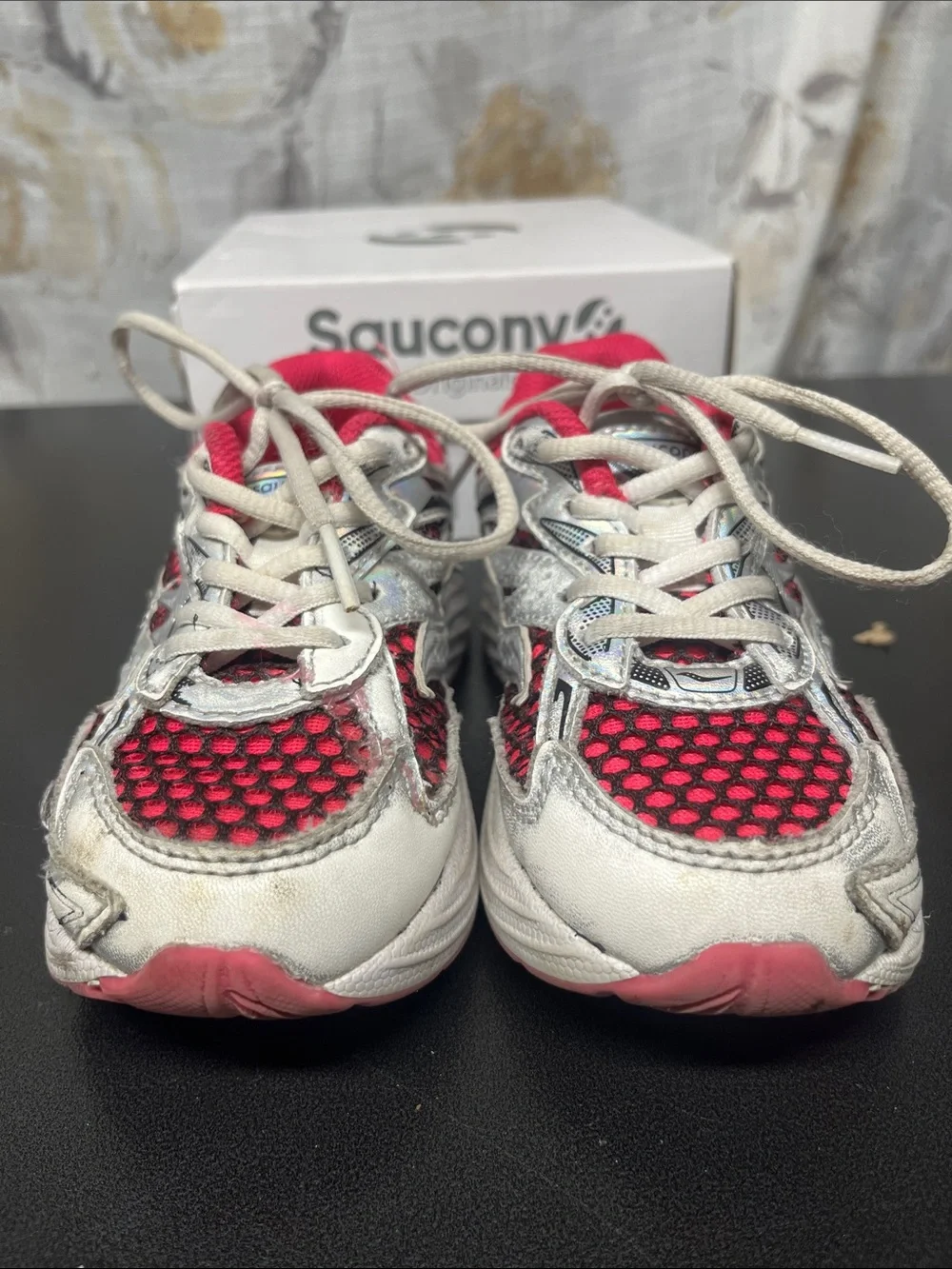 Saucony bright pink